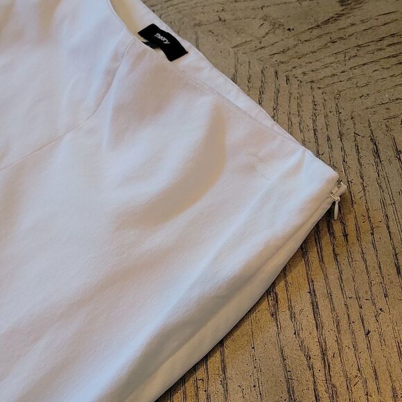 Theory white capri pants size 4 🤍 - Picture 9 of 13